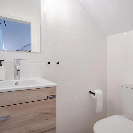 Oasis By The Sea Apartment